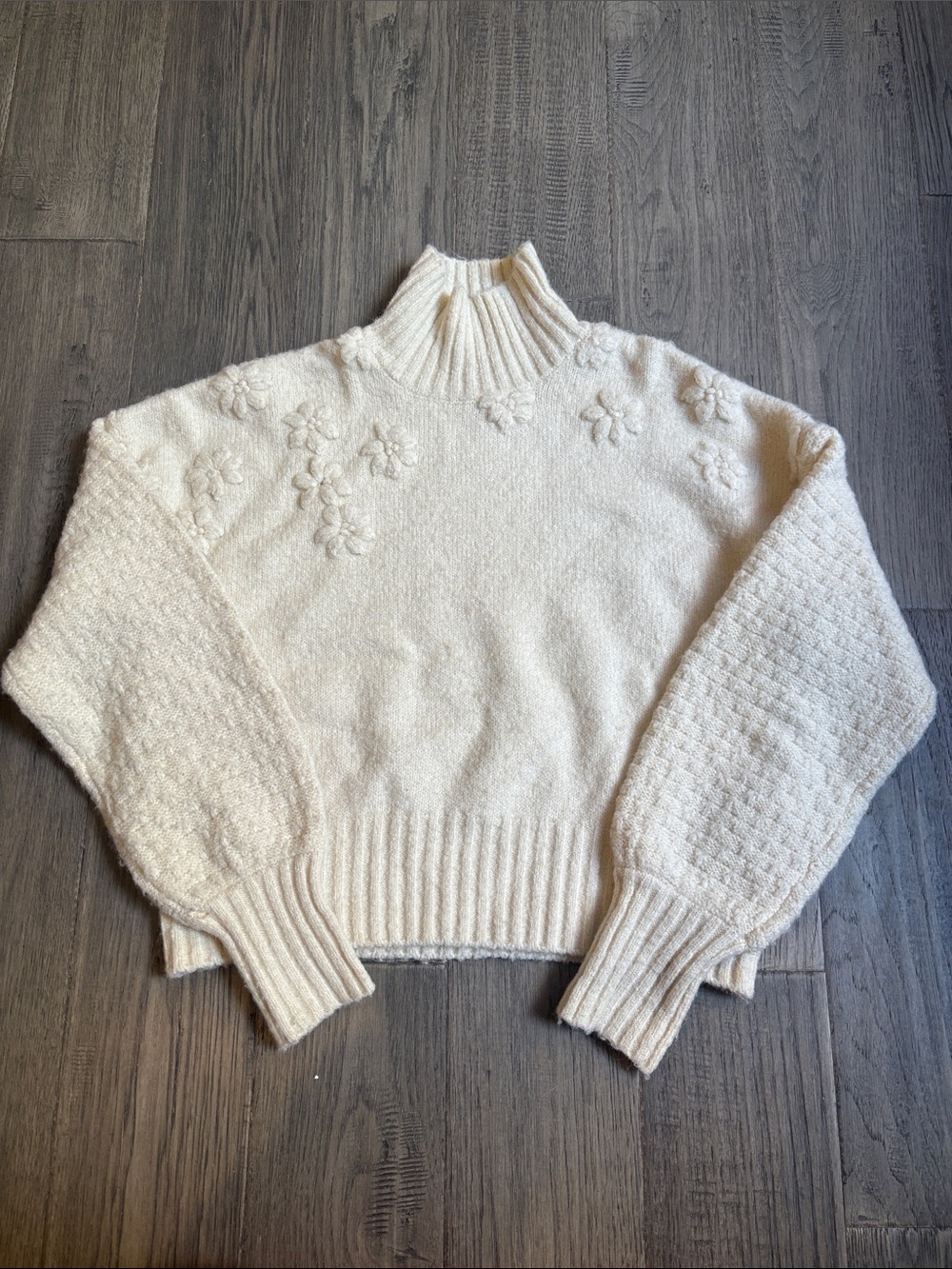 Jessica Simpson | Cream Floral-Appliqué Ribbed Mock Neck Sweater SizeXXS